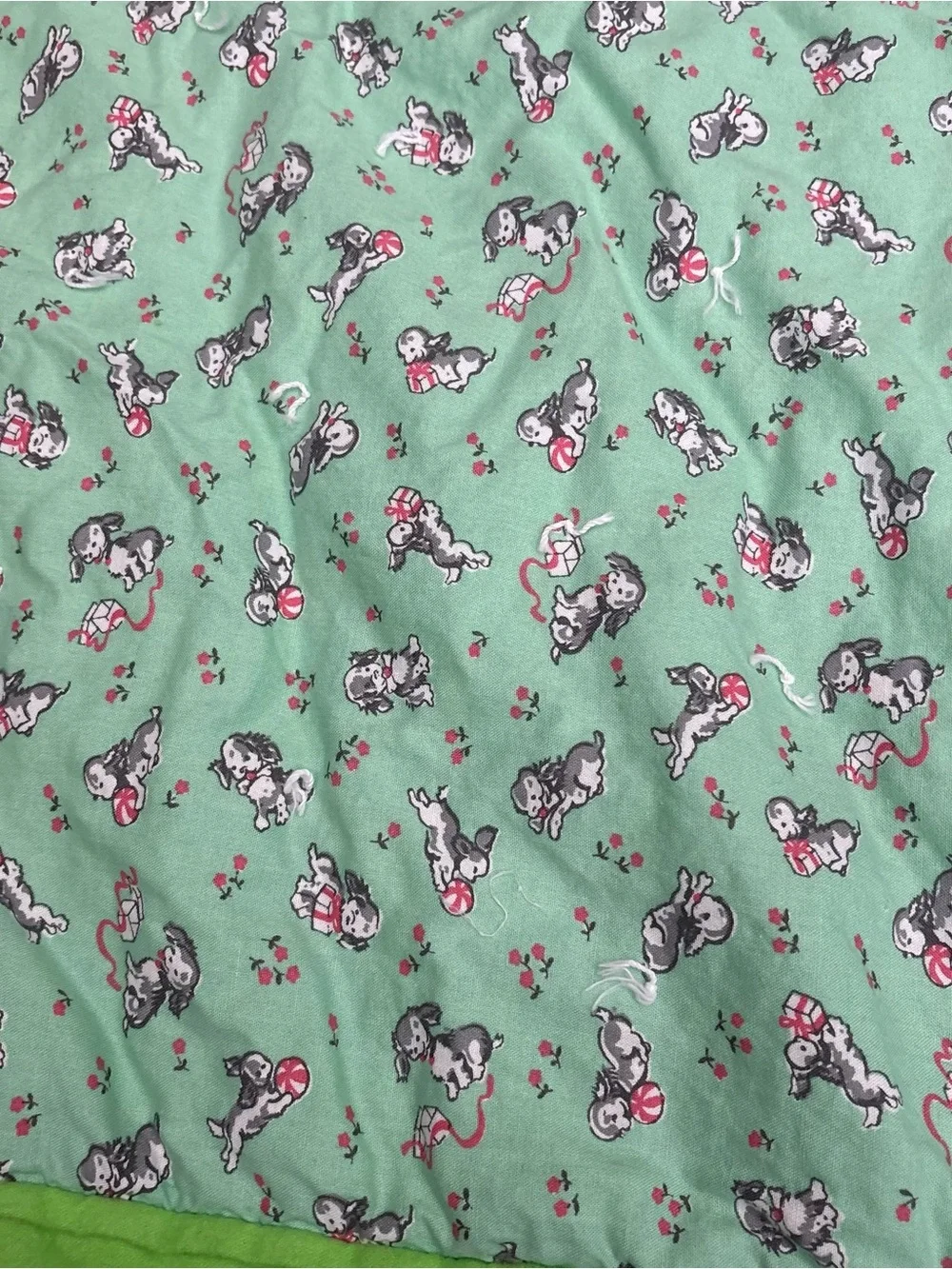 Vintage homemade lime green quilted baby blanket puppies playing 42x34”